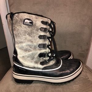 Sorel Black and Grey Distressed Waterproof Boots